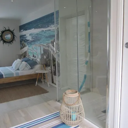 Le Lagon Bleu Bed & Breakfast *