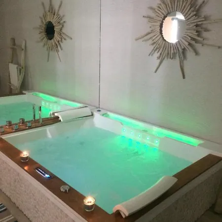 Le Lagon Bleu Bed & Breakfast Uchaud