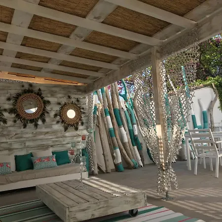 Le Lagon Bleu Bed & Breakfast Uchaud