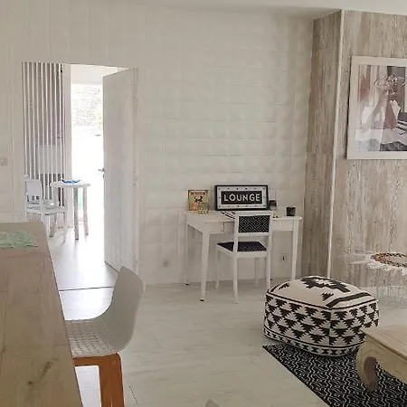Le Lagon Bleu Bed & Breakfast *